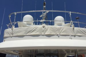 Sun & Shade Genova: tendalini per ombra su misura e bimini top per il fly, arredamento per barche made in Italy